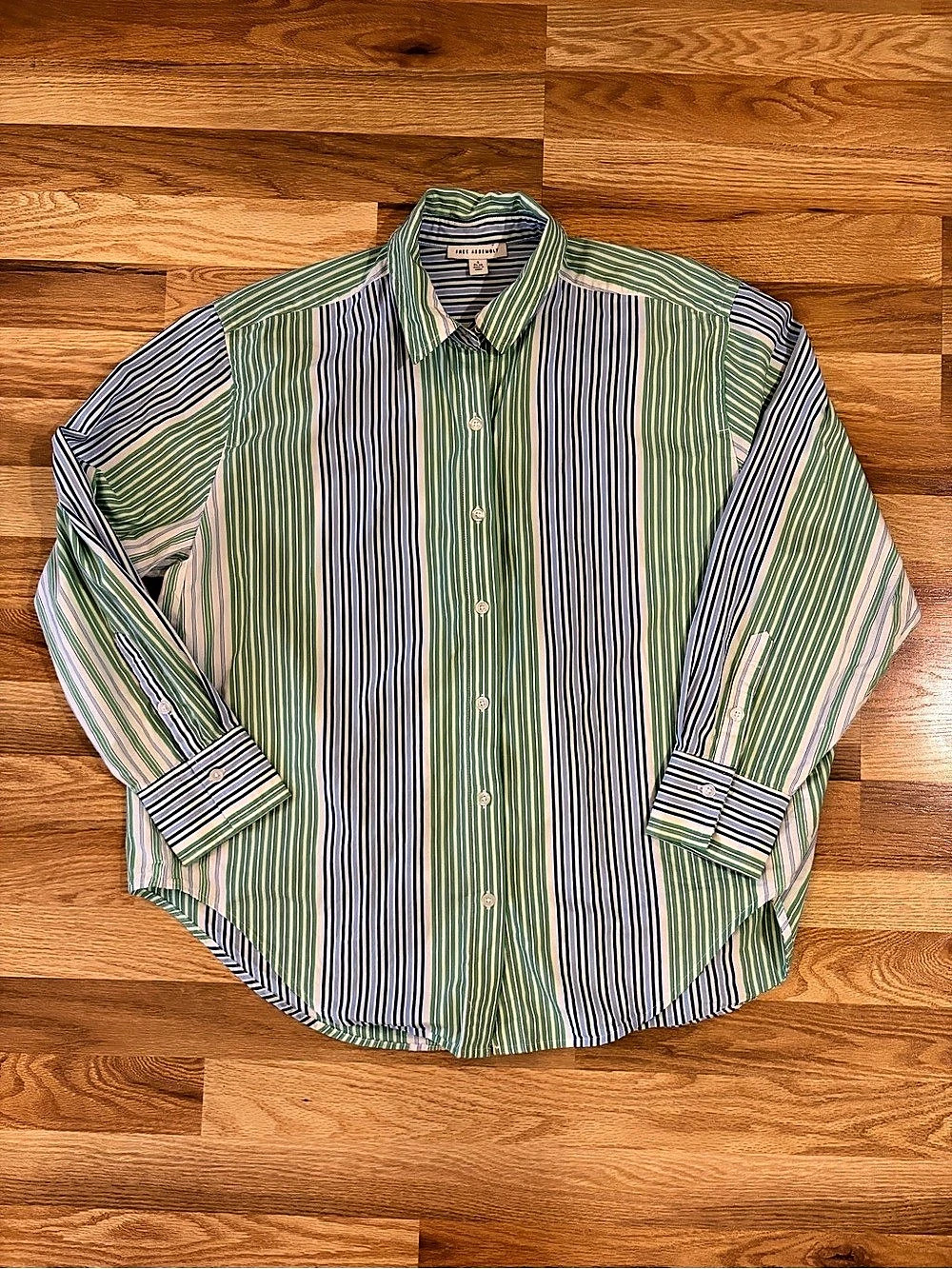 Free Assembly Striped Button Down in Green & Blue Size Small